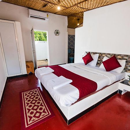 Hotel La Paulo'S Near Beach Resort Morjim Esterno foto