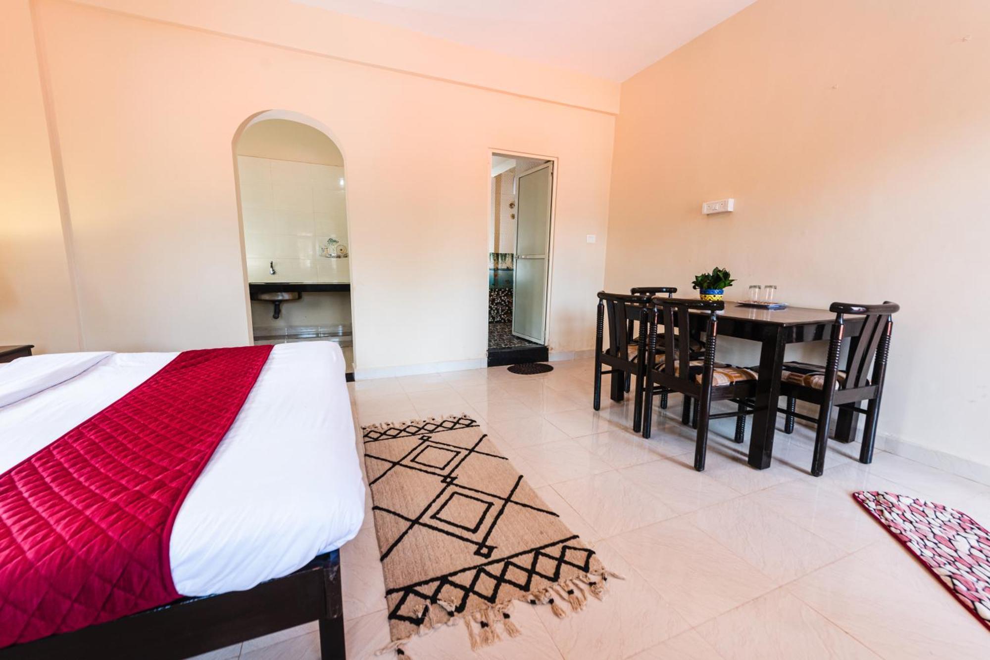 Hotel La Paulo'S Near Beach Resort Morjim Esterno foto