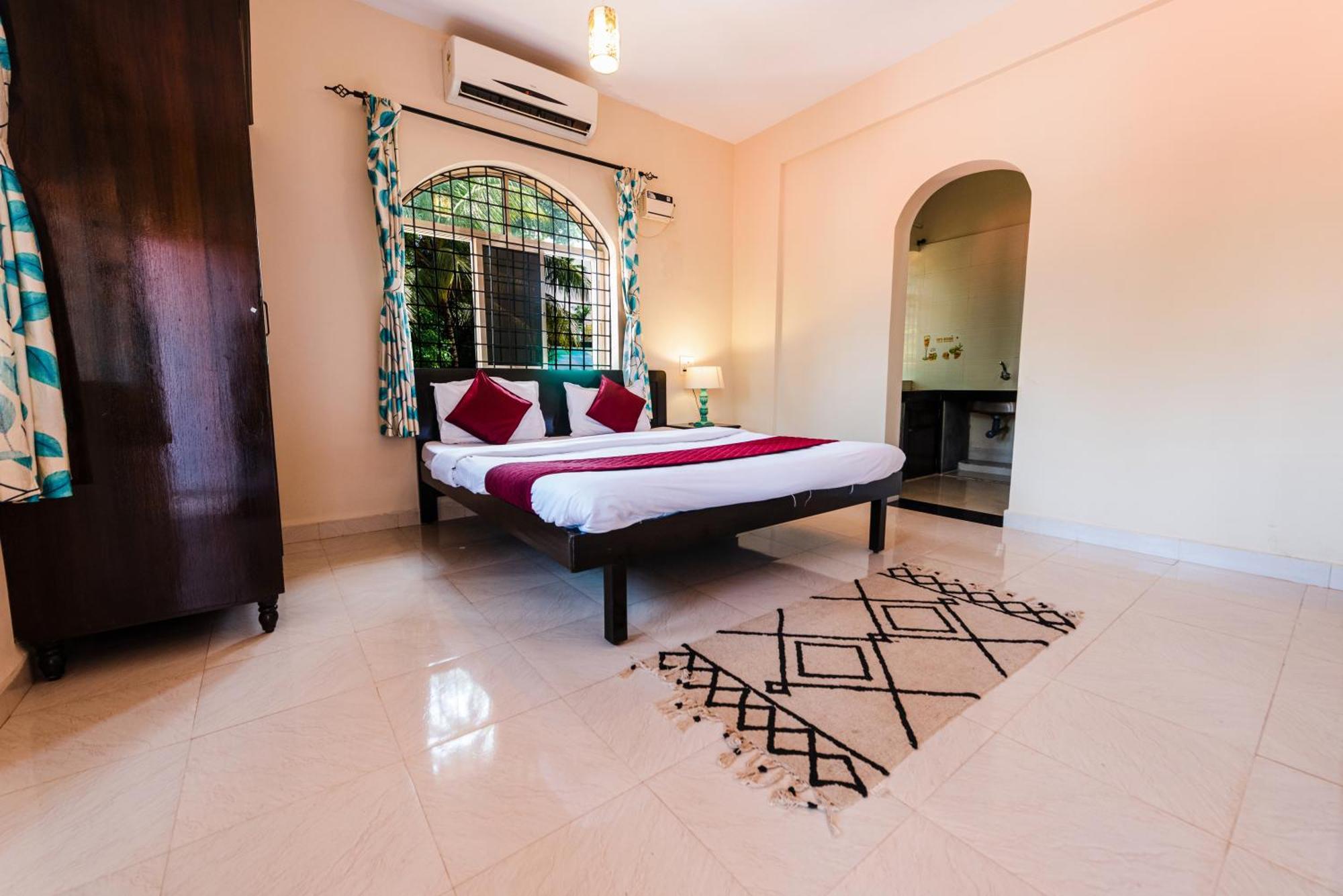 Hotel La Paulo'S Near Beach Resort Morjim Esterno foto