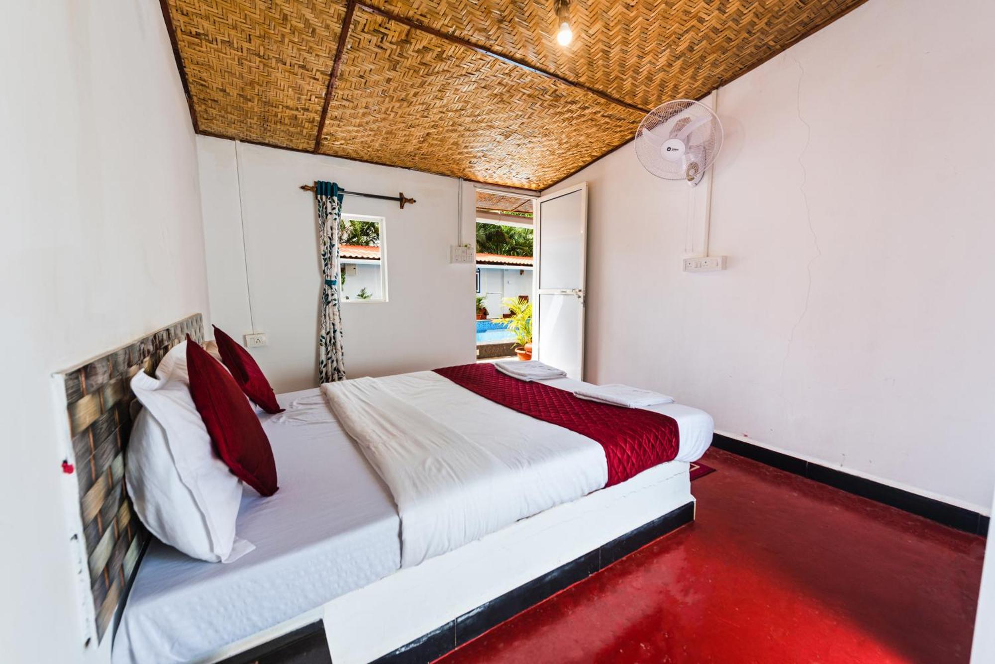 Hotel La Paulo'S Near Beach Resort Morjim Esterno foto