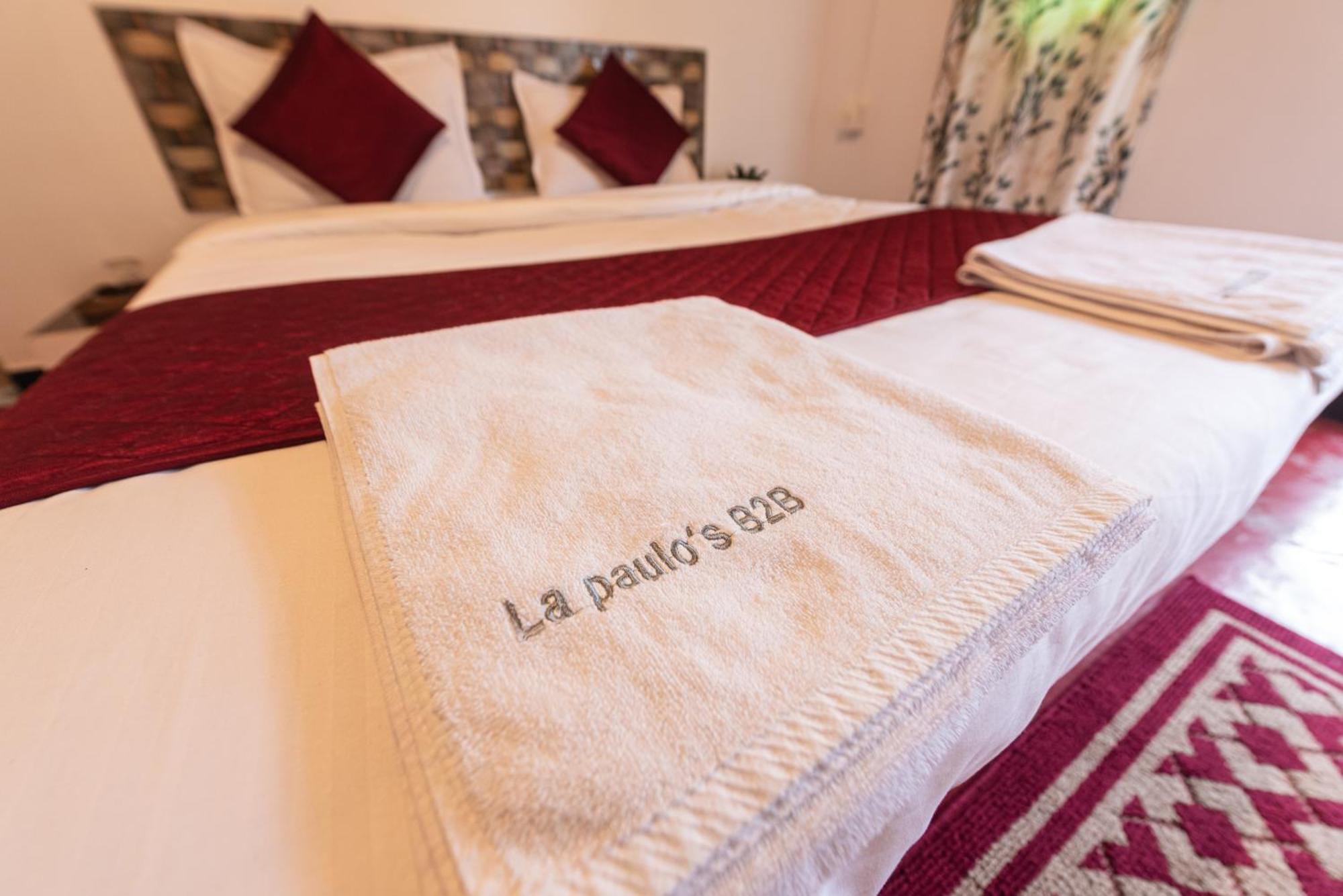 Hotel La Paulo'S Near Beach Resort Morjim Esterno foto