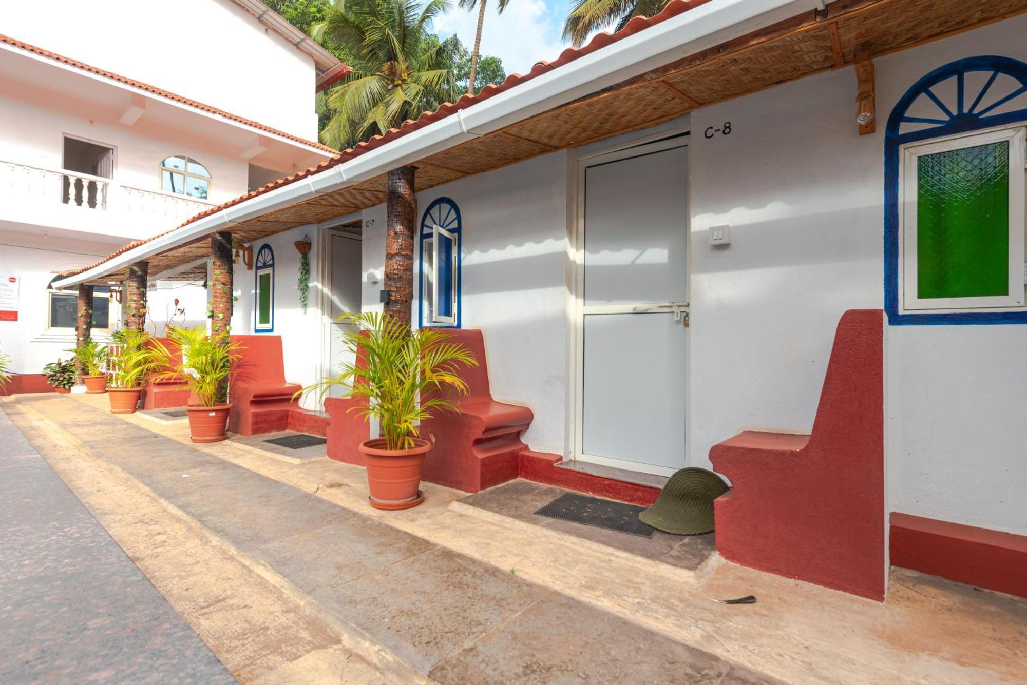 Hotel La Paulo'S Near Beach Resort Morjim Esterno foto