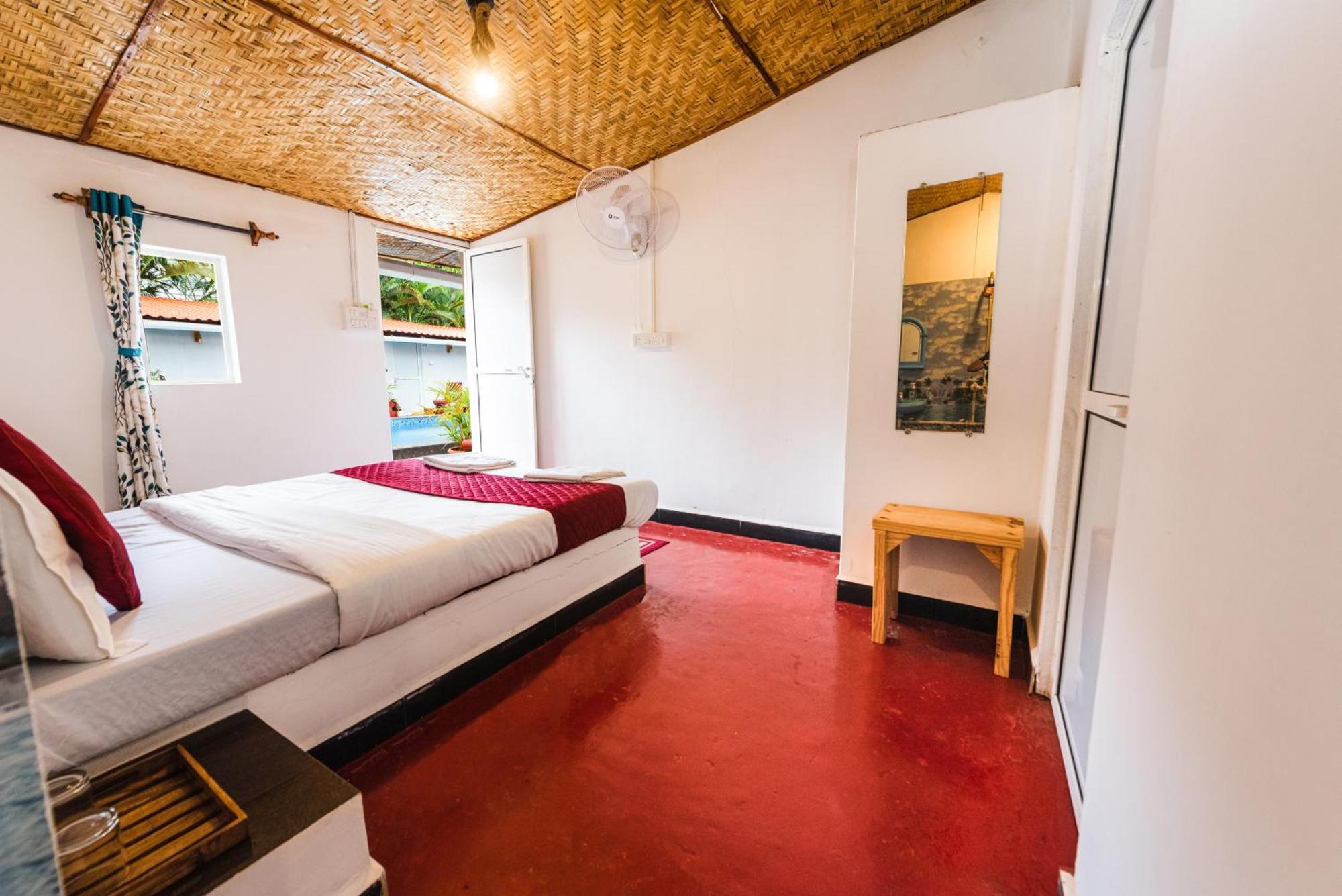 Hotel La Paulo'S Near Beach Resort Morjim Esterno foto