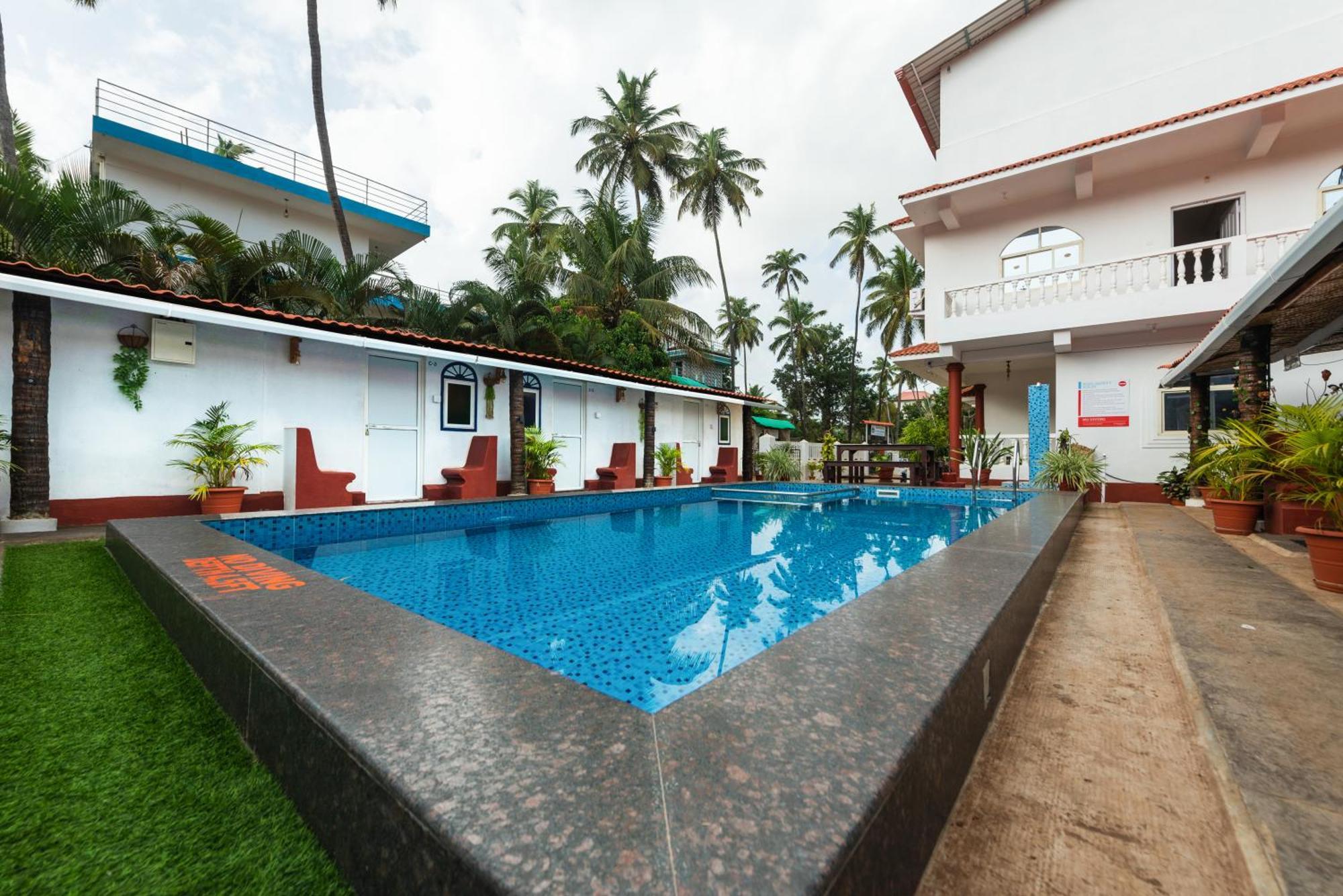 Hotel La Paulo'S Near Beach Resort Morjim Esterno foto